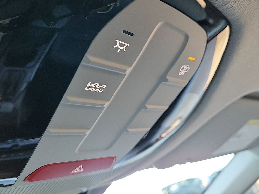 Vehicle image 26 of 28