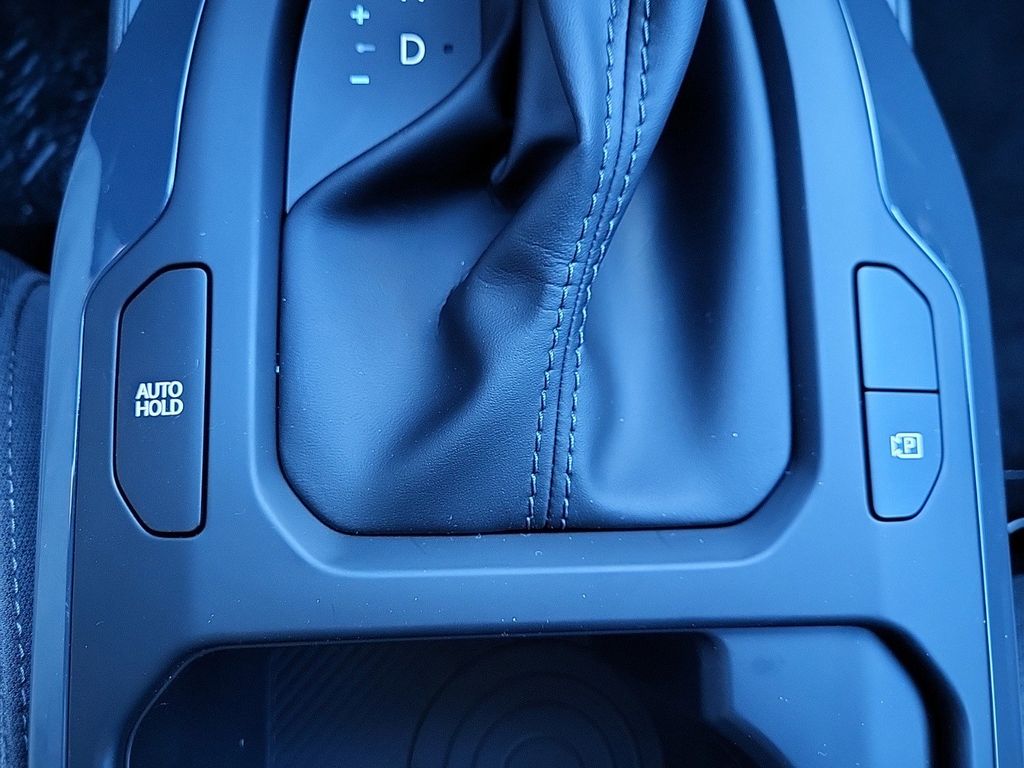 Vehicle image 25 of 28