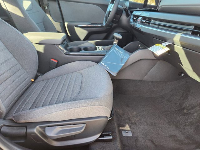 Vehicle image 13 of 21