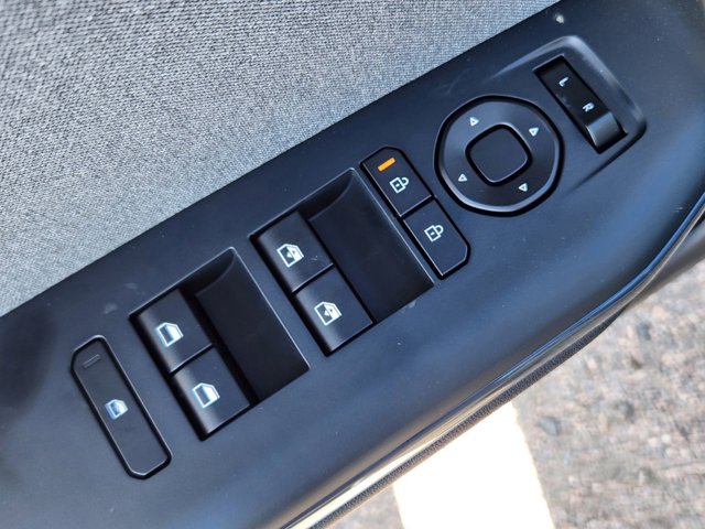 Vehicle image 8 of 21