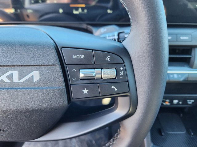 Vehicle image 16 of 21