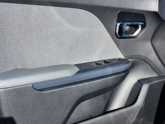 Vehicle image 7 of 21