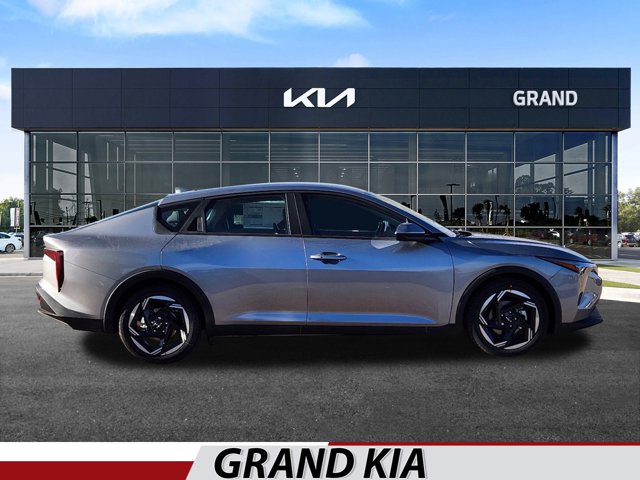 Vehicle image 5 of 21