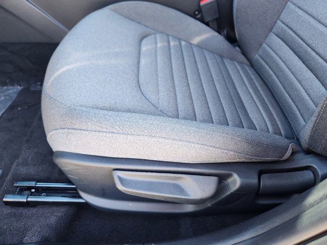 Vehicle image 10 of 21