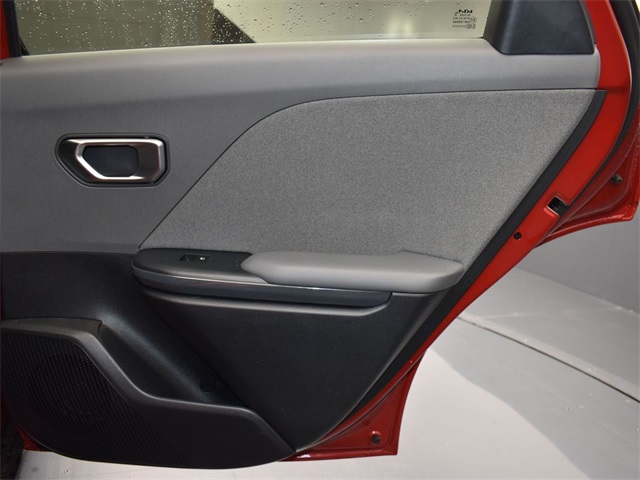 Vehicle image 32 of 48