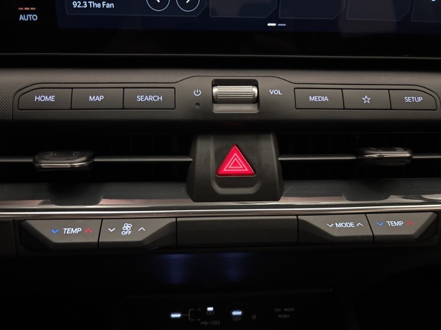 Vehicle image 19 of 23