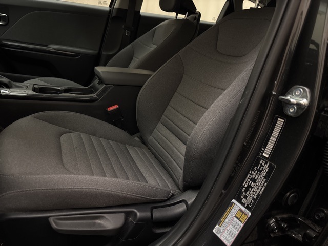 Vehicle image 11 of 23