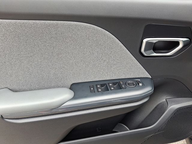 Vehicle image 10 of 21