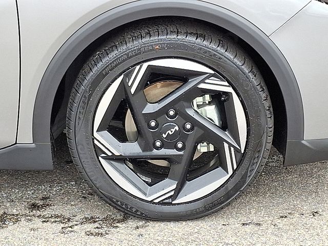 Vehicle image 7 of 21