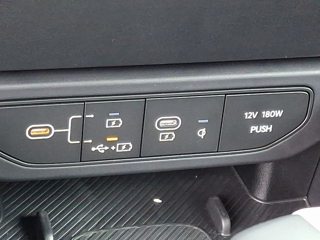Vehicle image 19 of 21