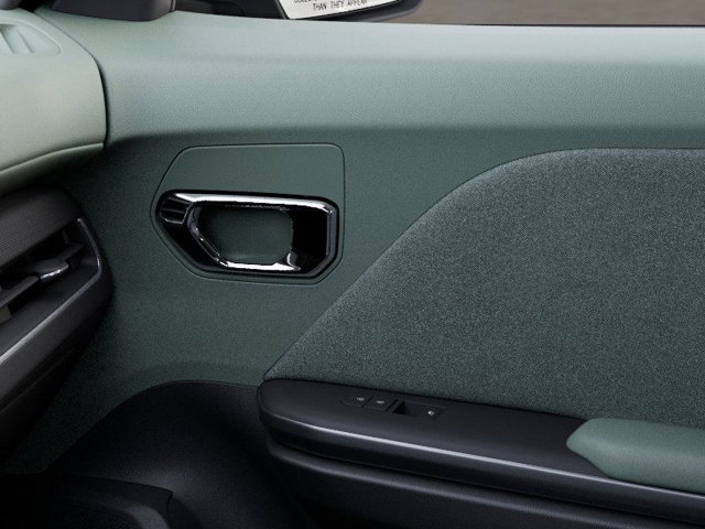 Vehicle image 25 of 27