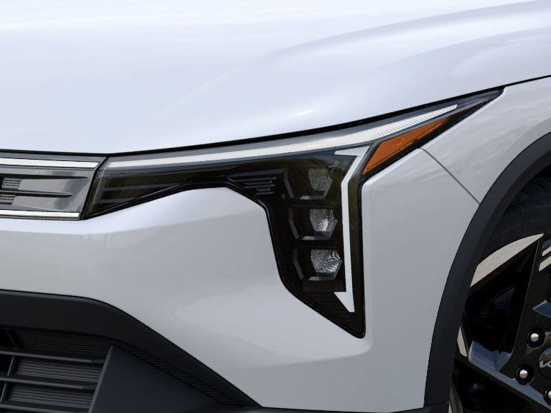 Vehicle image 11 of 27