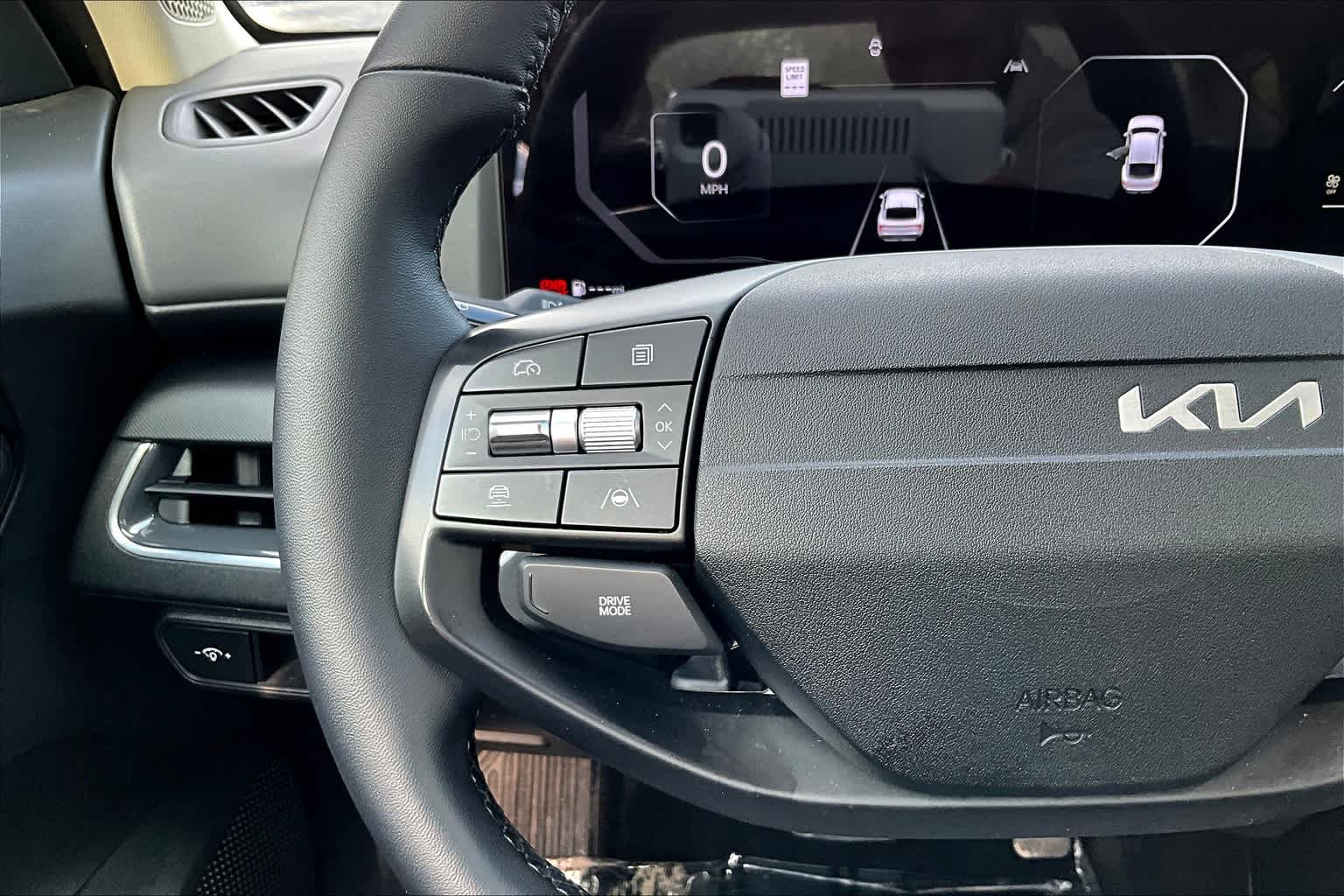 Vehicle image 21 of 34