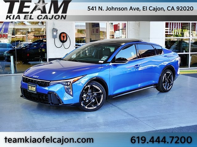 2025 Kia K4 GT-Line Image 2 of 41