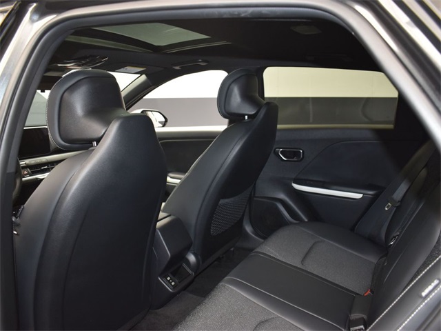 Vehicle image 26 of 50