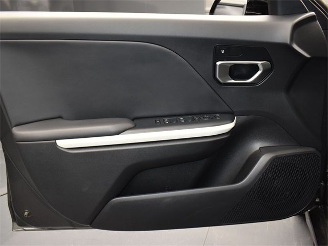 Vehicle image 33 of 50