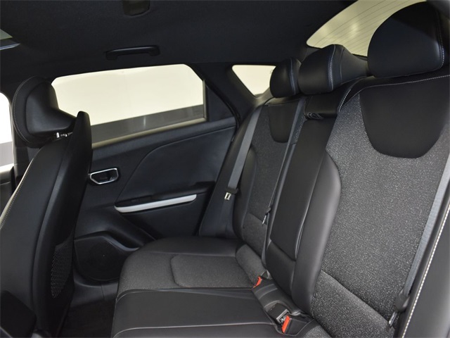 Vehicle image 27 of 50