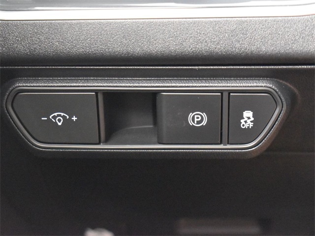 Vehicle image 40 of 50