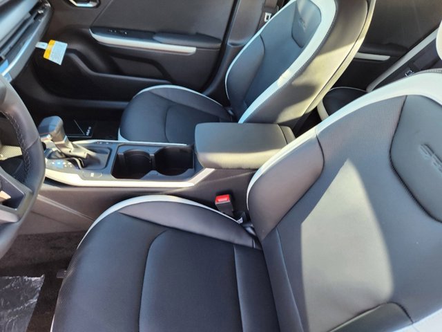 Vehicle image 10 of 23