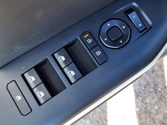 Vehicle image 9 of 23