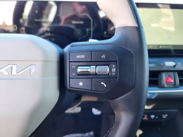 Vehicle image 16 of 23