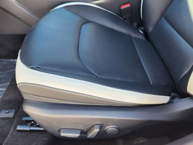 Vehicle image 11 of 23