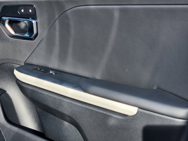 Vehicle image 15 of 23