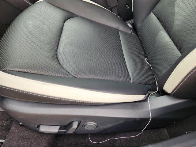 Vehicle image 10 of 21