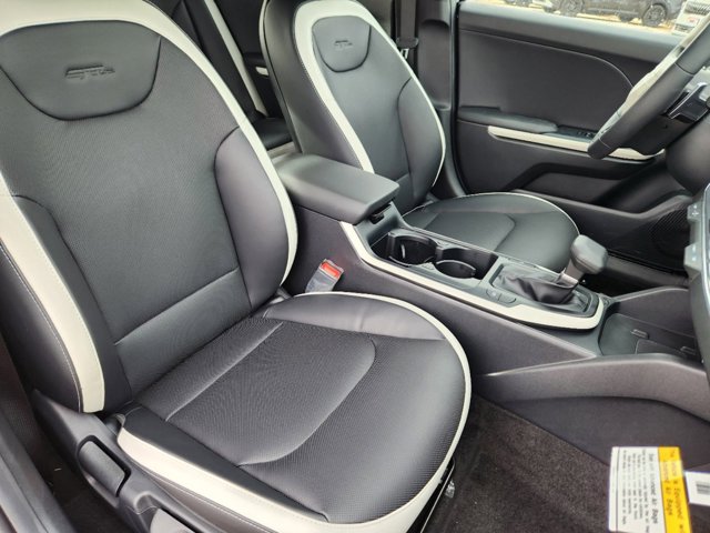 Vehicle image 13 of 21