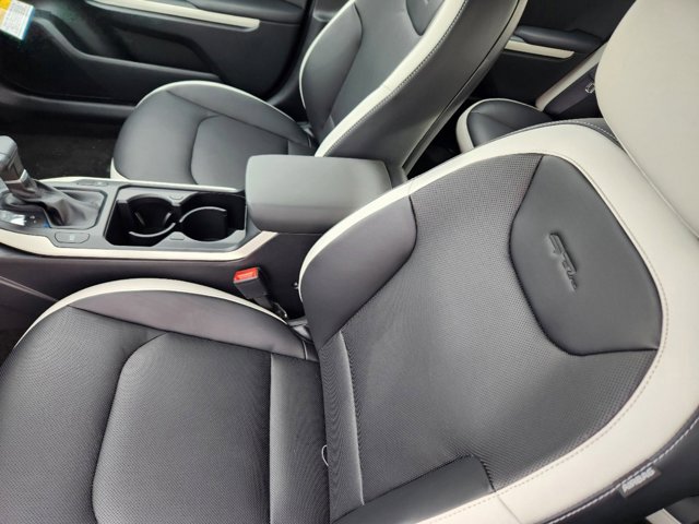 Vehicle image 9 of 21