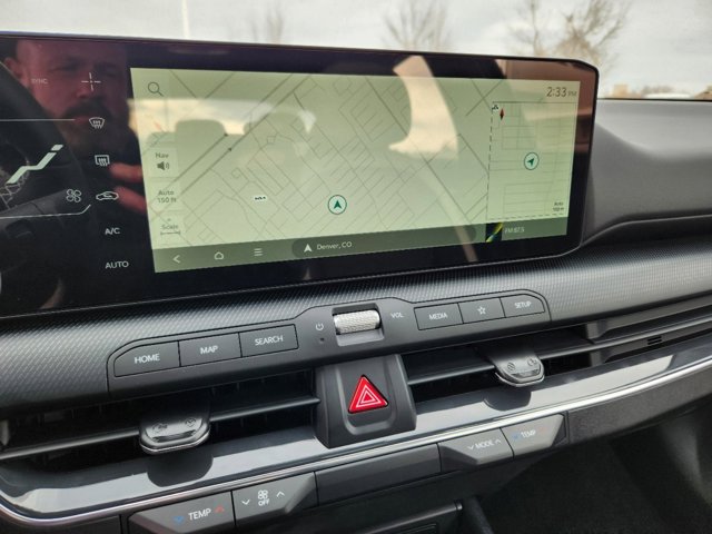 Vehicle image 18 of 21