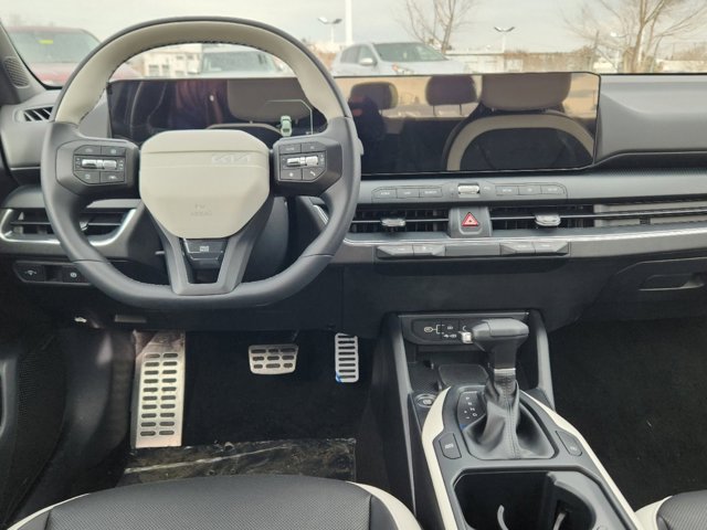 Vehicle image 12 of 21
