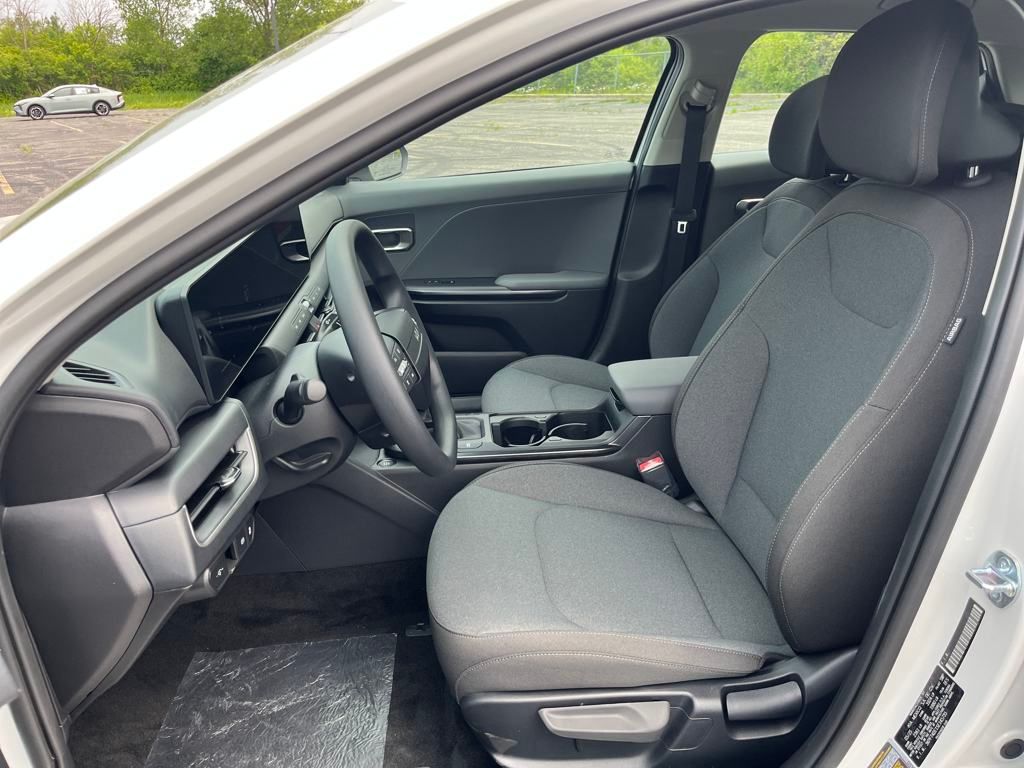 Vehicle image 13 of 40