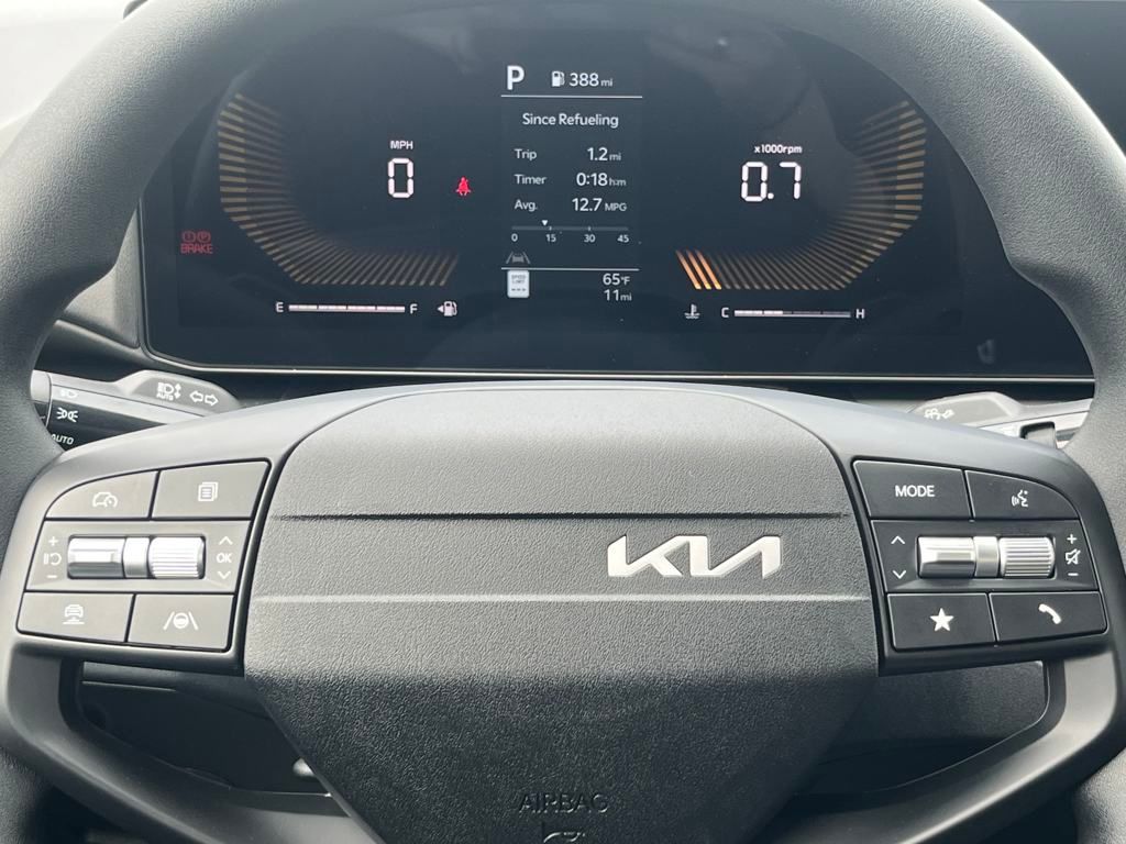 Vehicle image 21 of 40