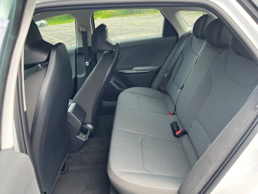 Vehicle image 14 of 40
