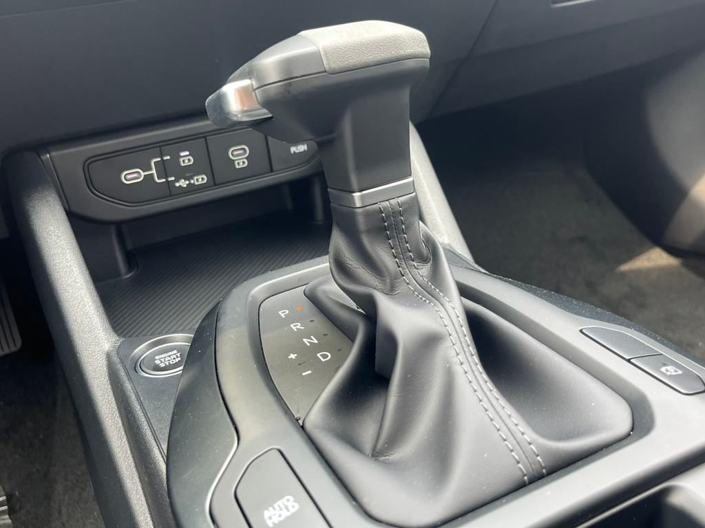 Vehicle image 27 of 40