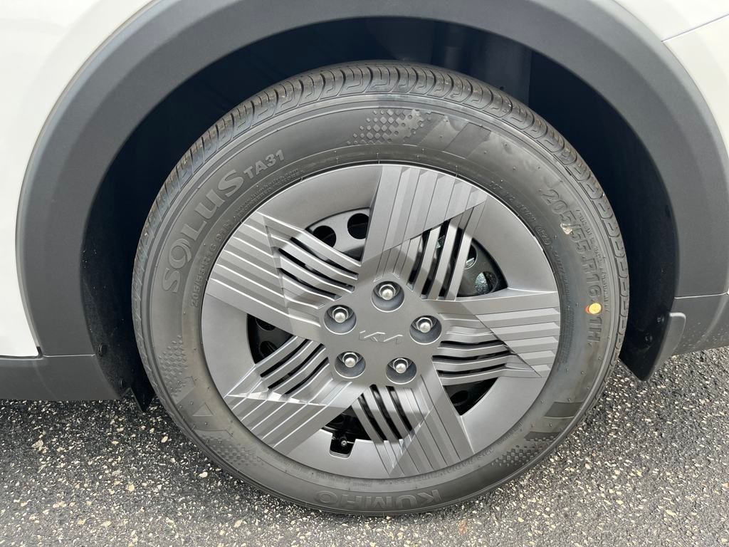 Vehicle image 10 of 40