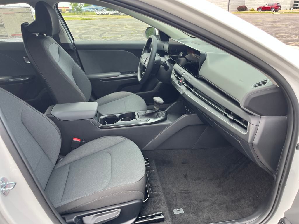 Vehicle image 15 of 40