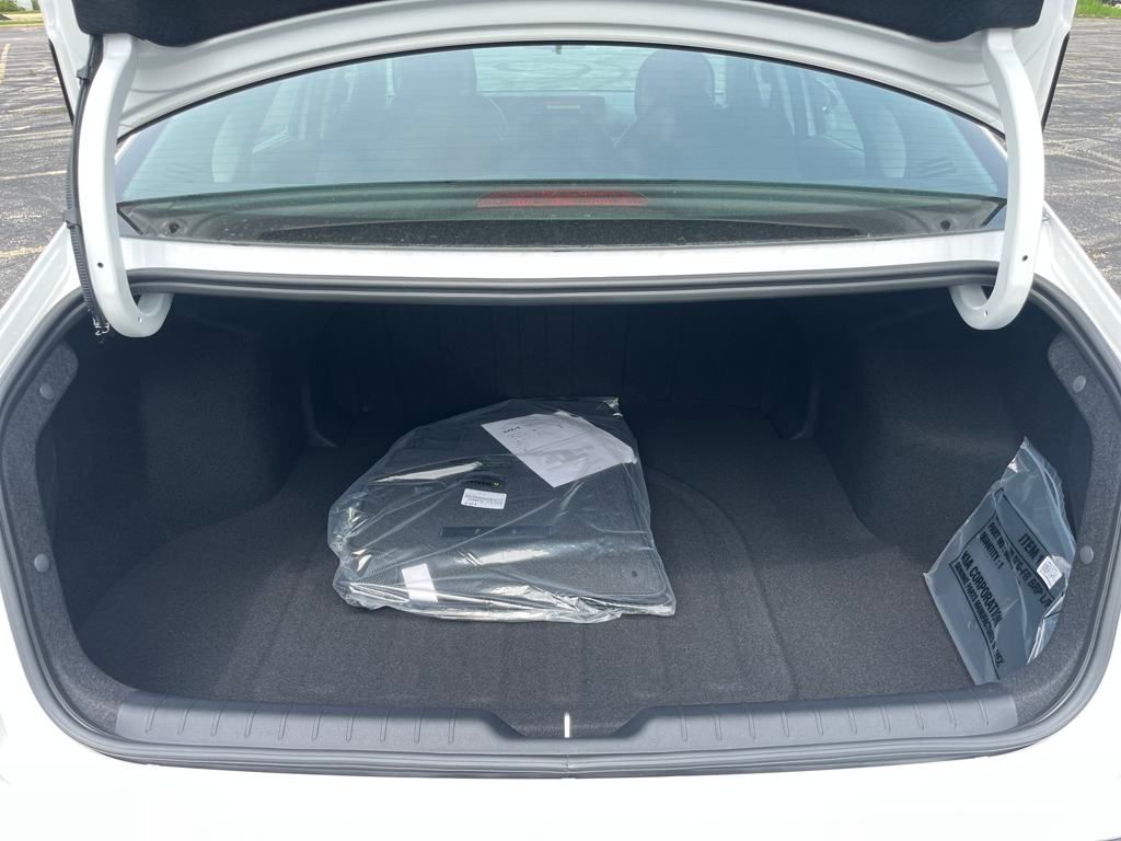 Vehicle image 33 of 40