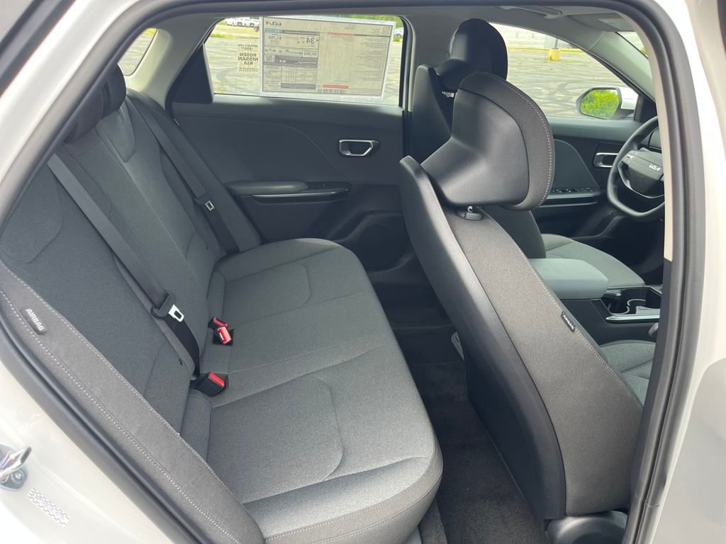 Vehicle image 16 of 40