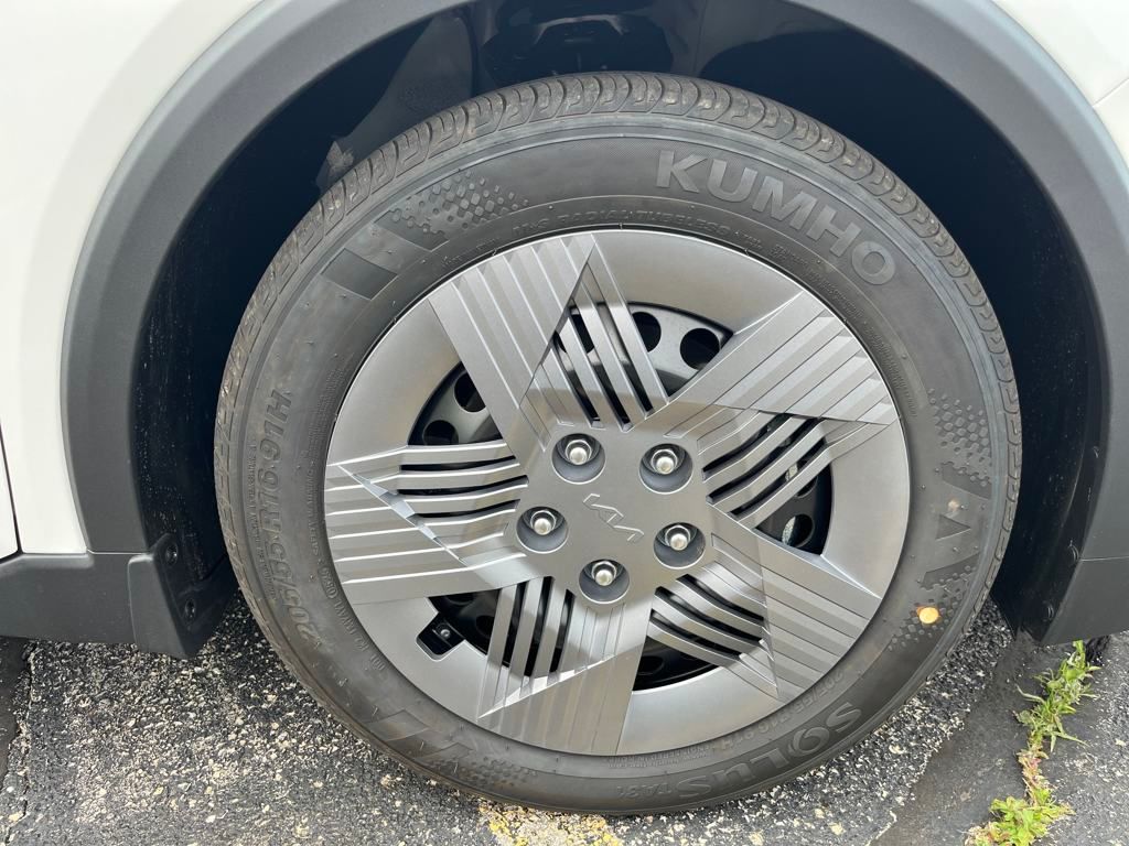 Vehicle image 11 of 40