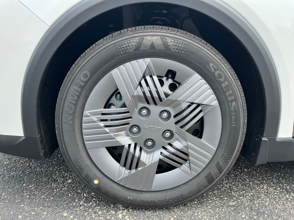 Vehicle image 9 of 40