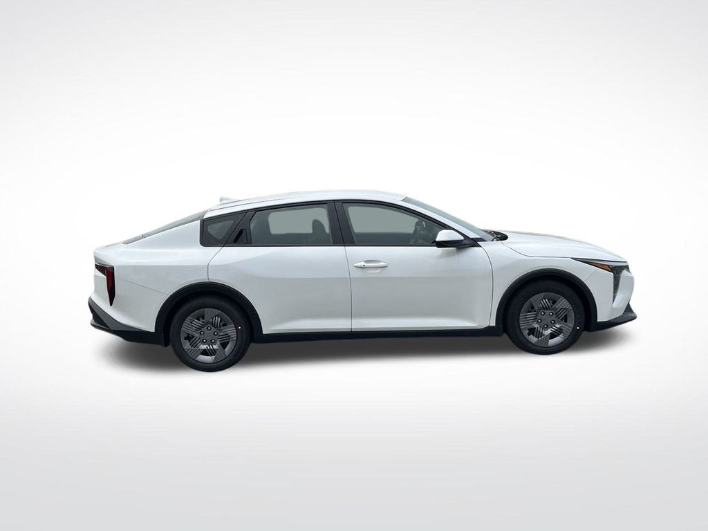 Vehicle image 4 of 40