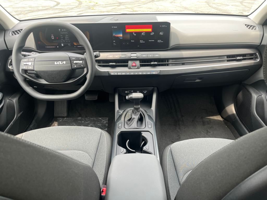 Vehicle image 17 of 40