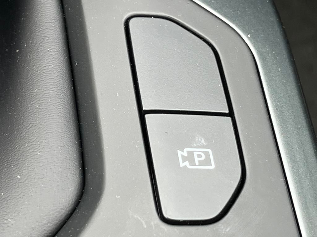 Vehicle image 29 of 40