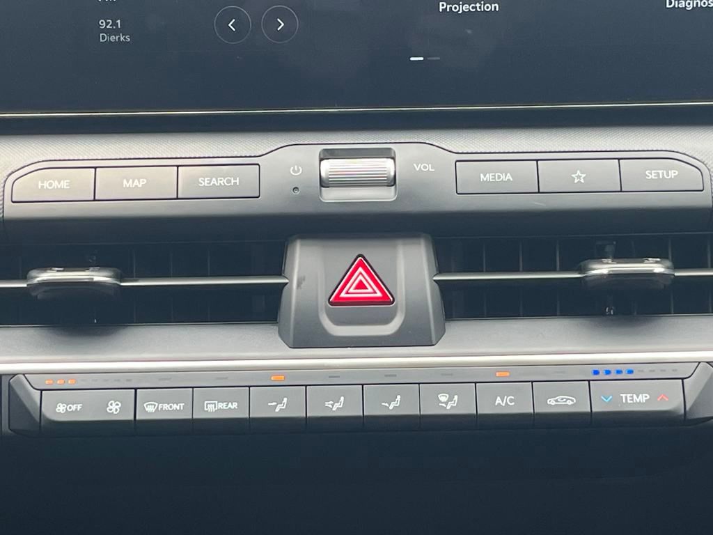 Vehicle image 25 of 40