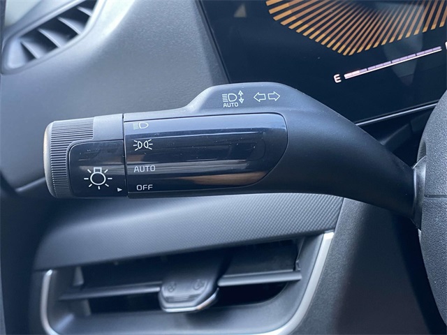 Vehicle image 24 of 26