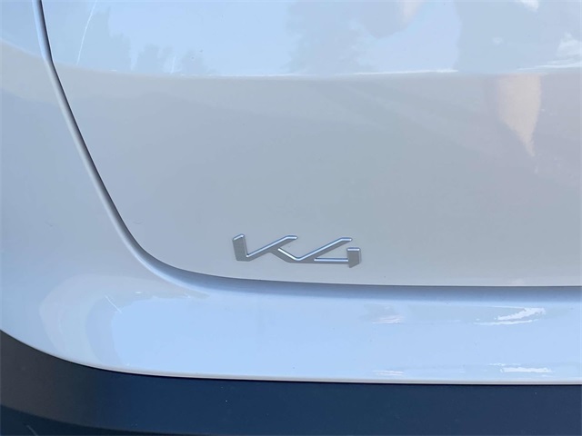 Vehicle image 14 of 26