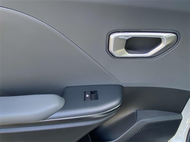 Vehicle image 18 of 26