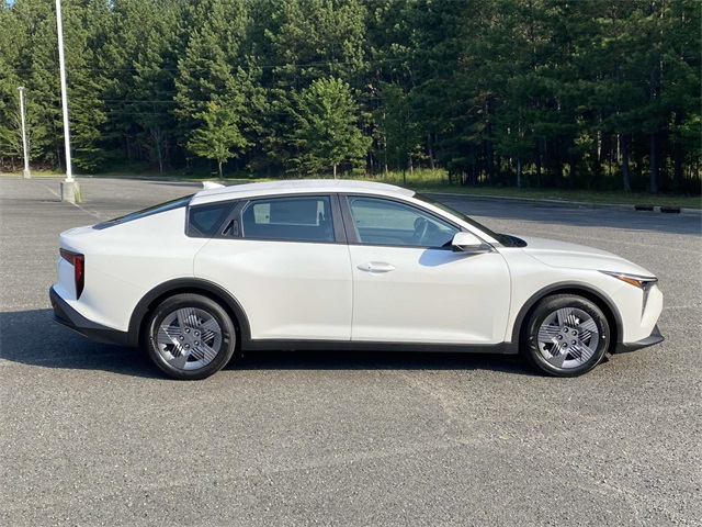 Vehicle image 4 of 26